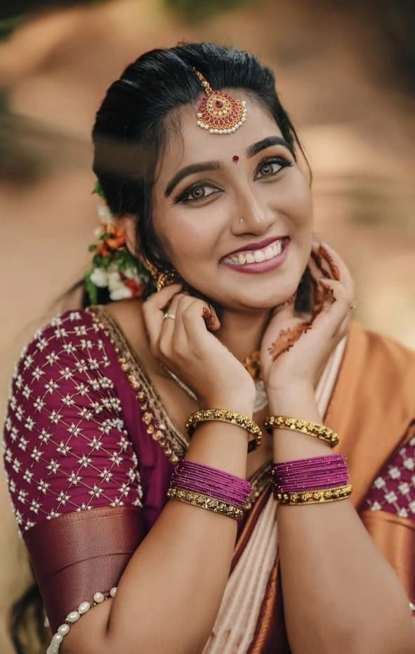 engagement look in dhawani set