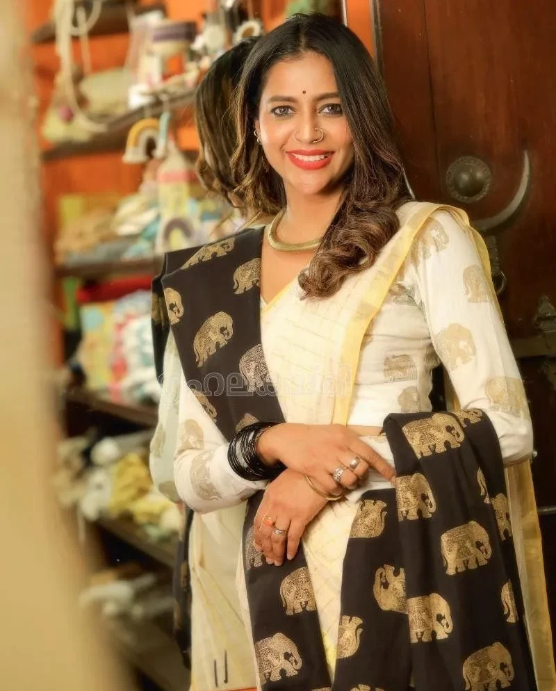 shoba viswanath big boss fame